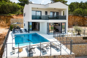 Luxury villa Verbenico Hills- amazing sea view, pool with whirpool and waterfall, beach, in famous wine region - Your holiday with style